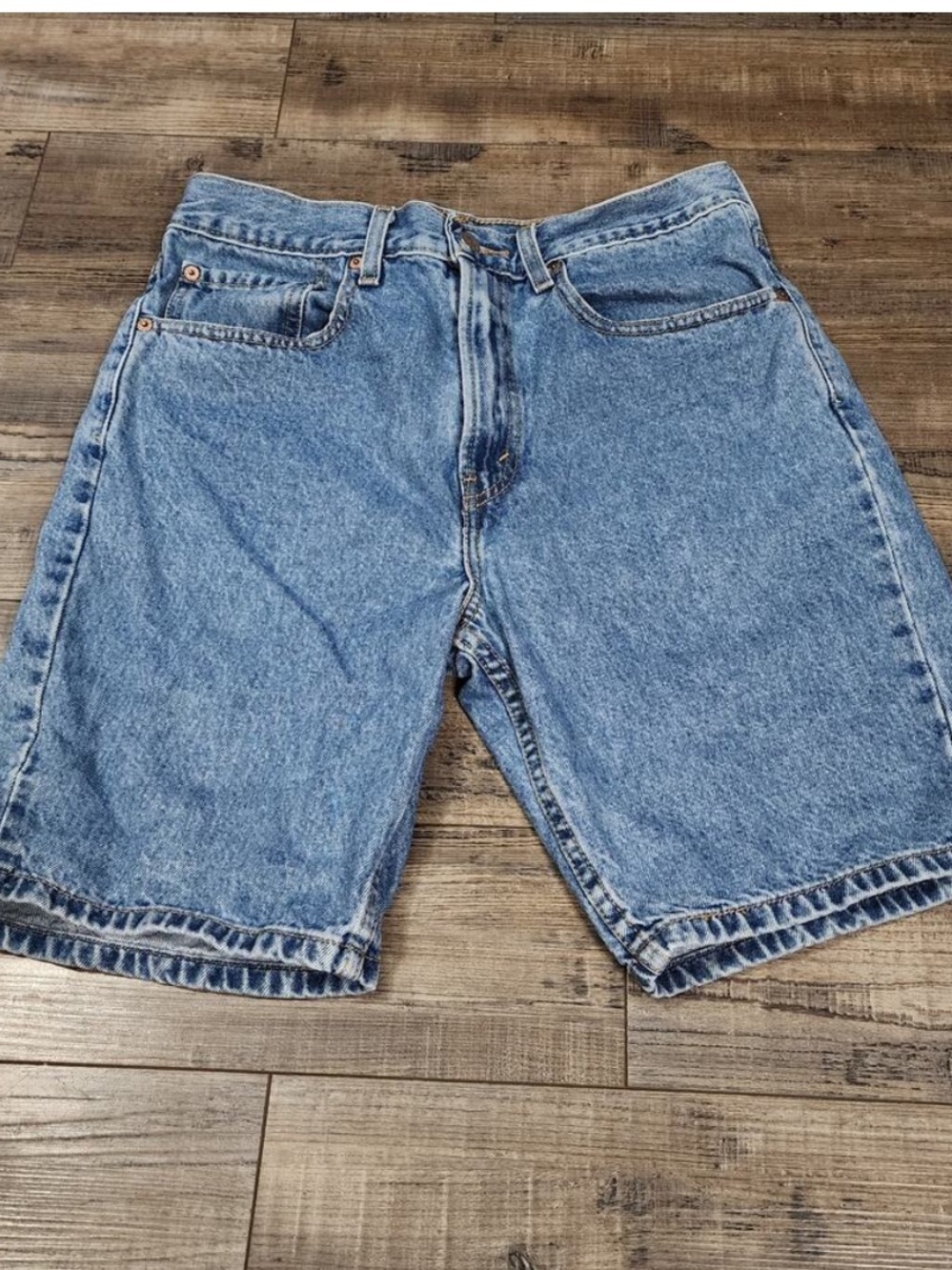 Levi Men Jean shorts size 32 Jorts 505